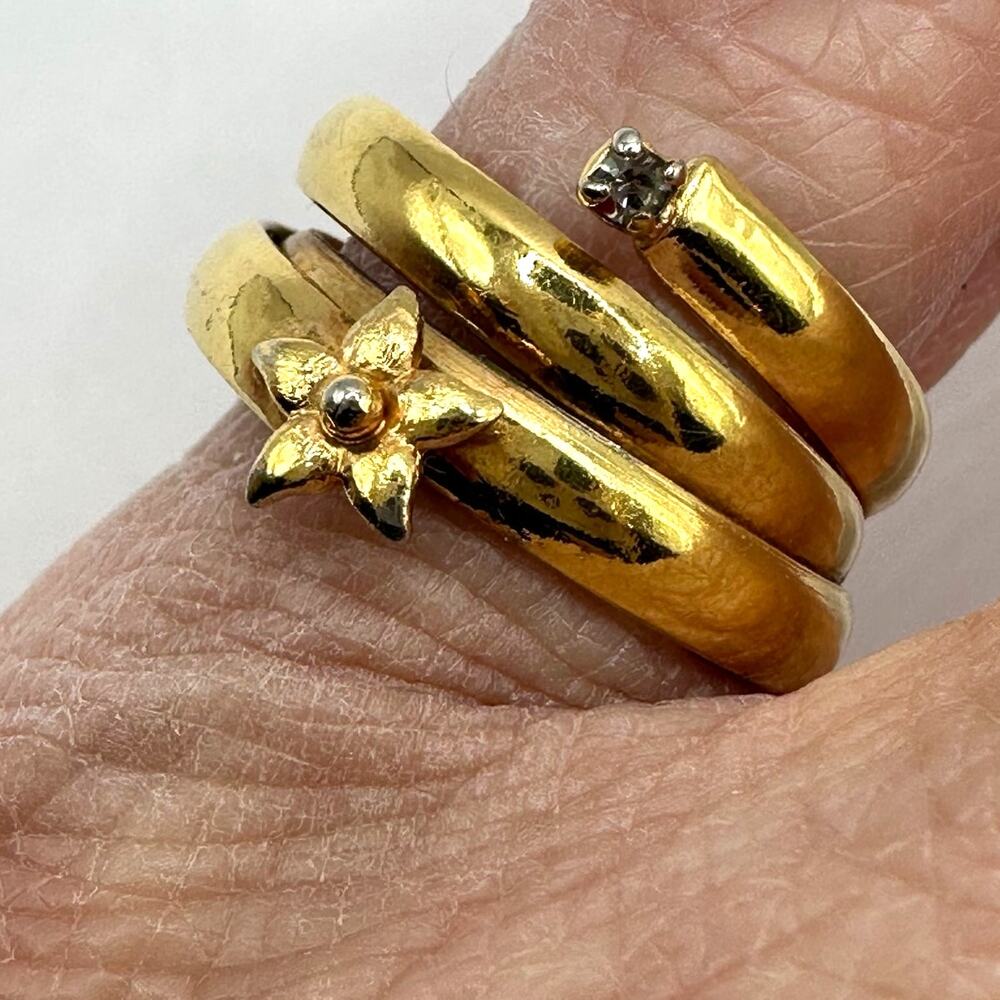 Gold tone floral Ring Boho Bohemian Size 5.25 pinkie casual costume jewelry